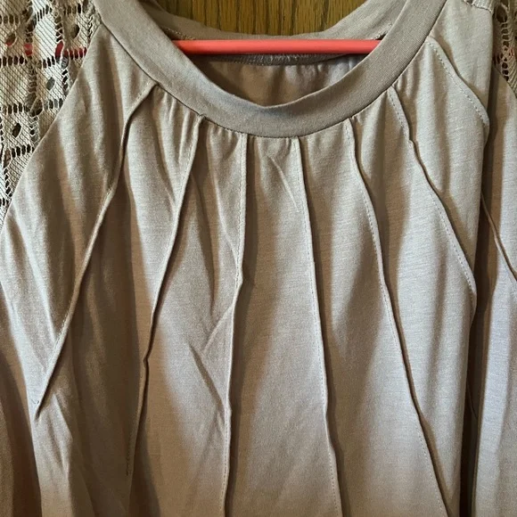 SHEIN Curve 4x women’s lace sleeve top - Picture 3 of 5